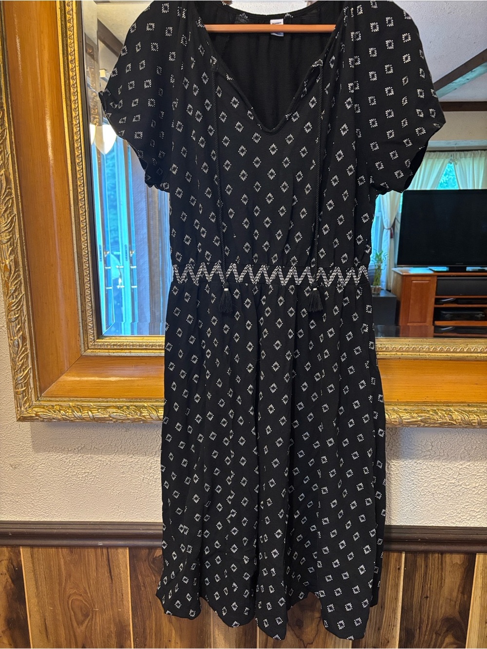 Old Navy Black & White Boho Midi Dress - Size Petite L